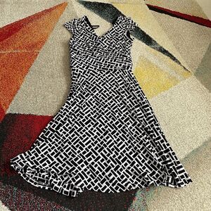 White House Black Market Cap Sleeve Double V Neck Slinky Ruched Dress Size 4